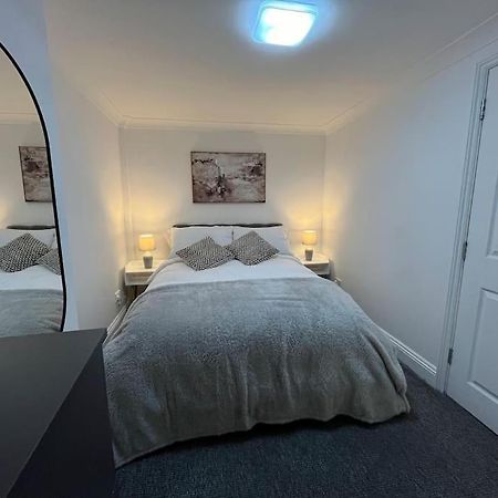 Modern & Stylish Haven In Heart Of London Apartment Екстериор снимка