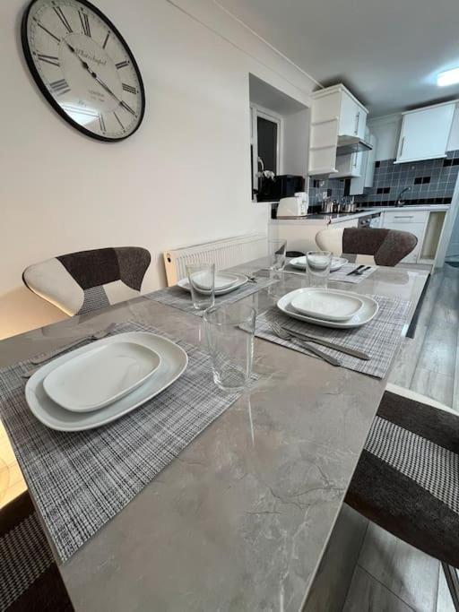 Modern & Stylish Haven In Heart Of London Apartment Екстериор снимка