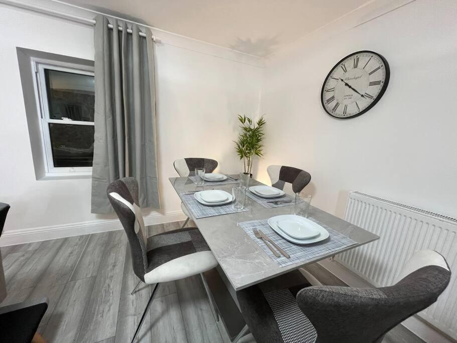 Modern & Stylish Haven In Heart Of London Apartment Екстериор снимка
