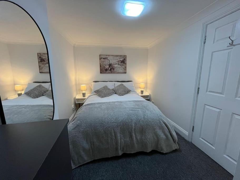 Modern & Stylish Haven In Heart Of London Apartment Екстериор снимка
