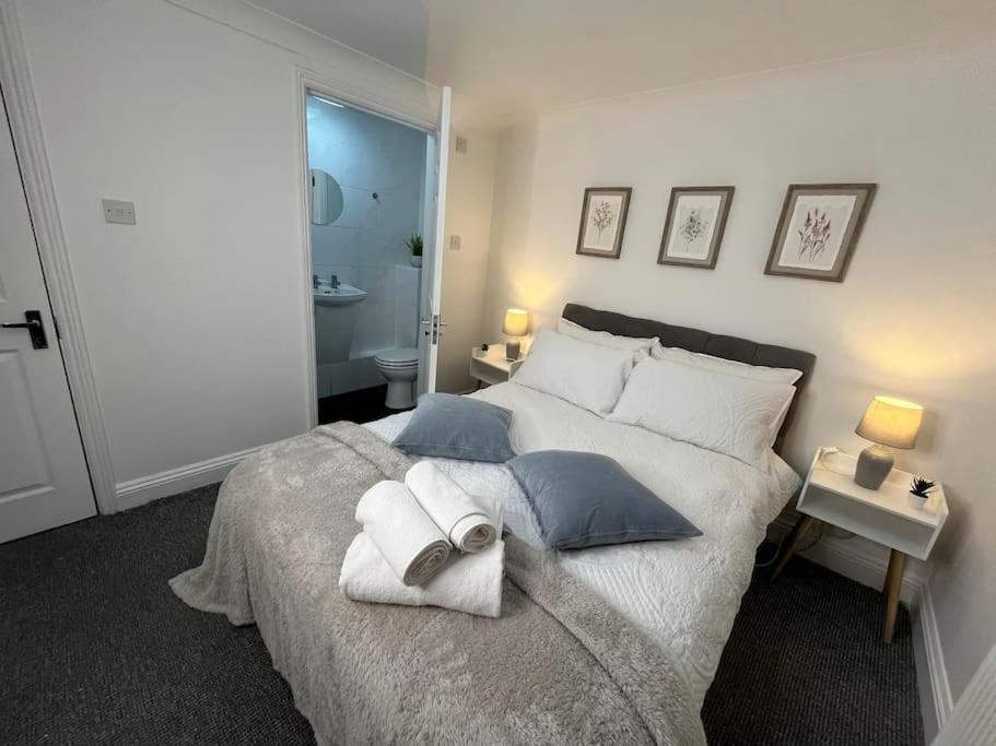 Modern & Stylish Haven In Heart Of London Apartment Екстериор снимка